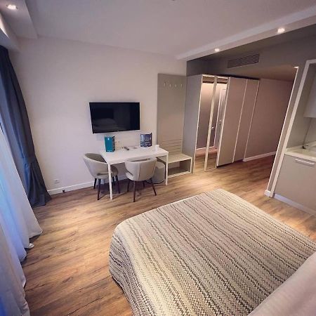 Gq Apartments On First Line Batumi Esterno foto