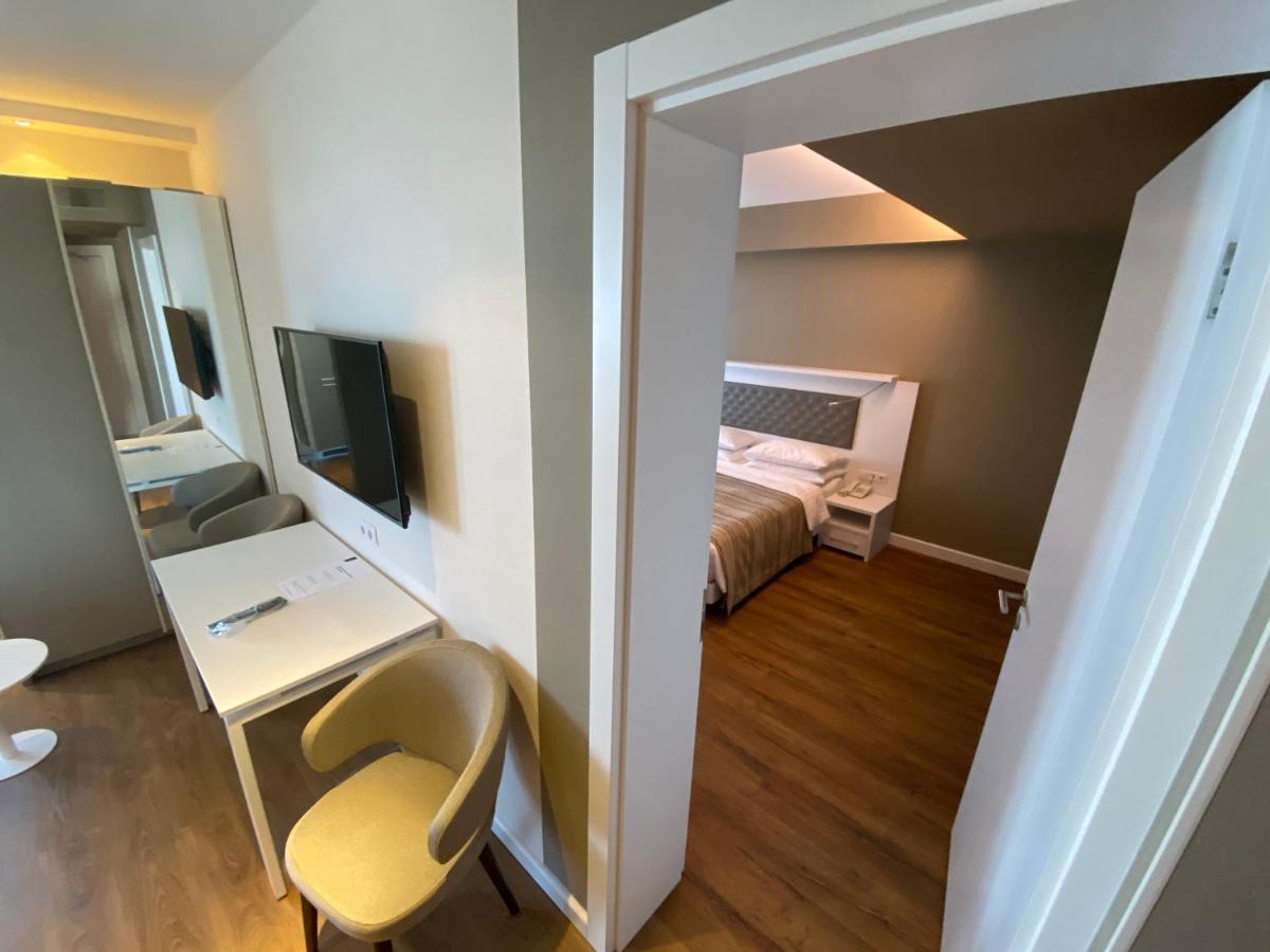 Gq Apartments On First Line Batumi Esterno foto