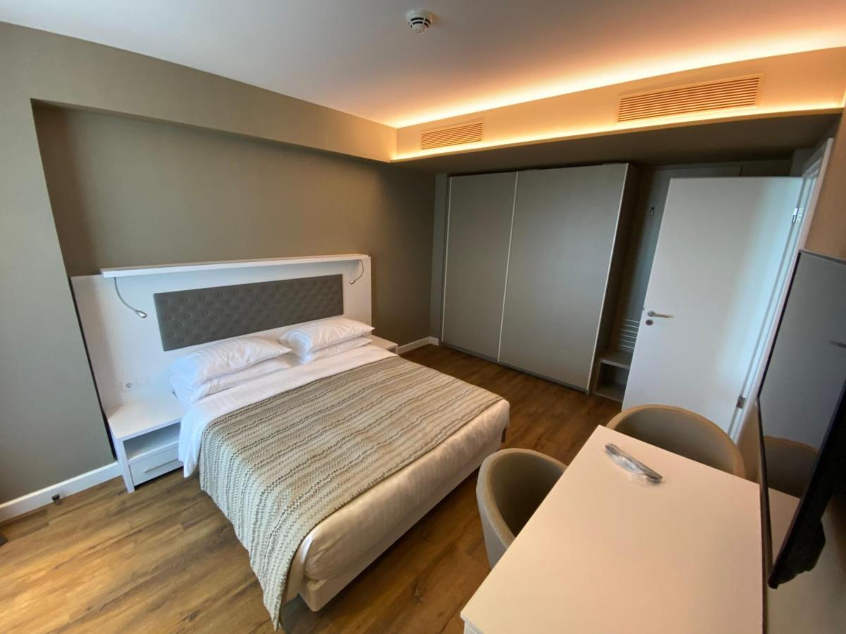 Gq Apartments On First Line Batumi Esterno foto