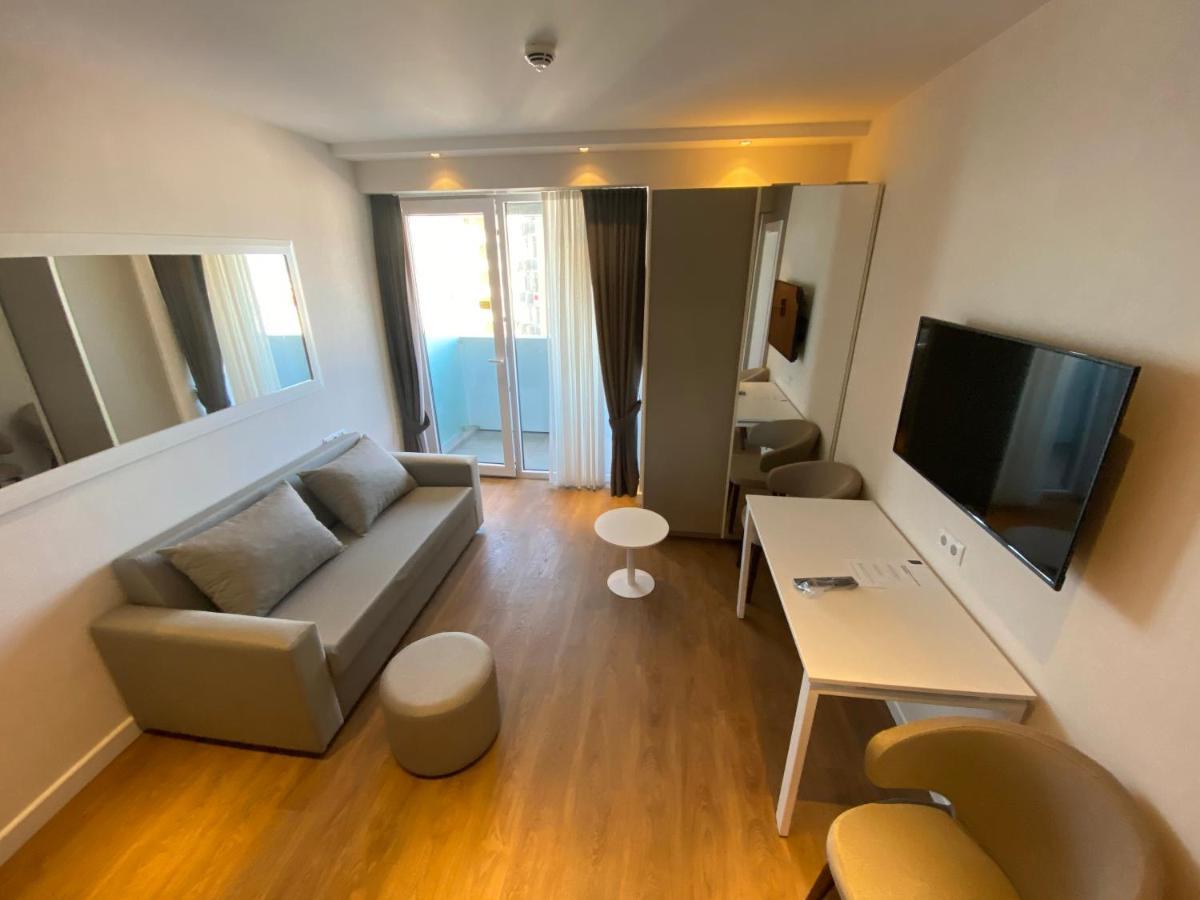 Gq Apartments On First Line Batumi Esterno foto
