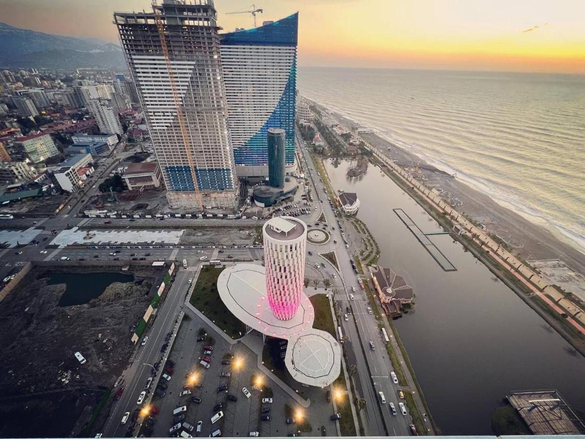 Gq Apartments On First Line Batumi Esterno foto