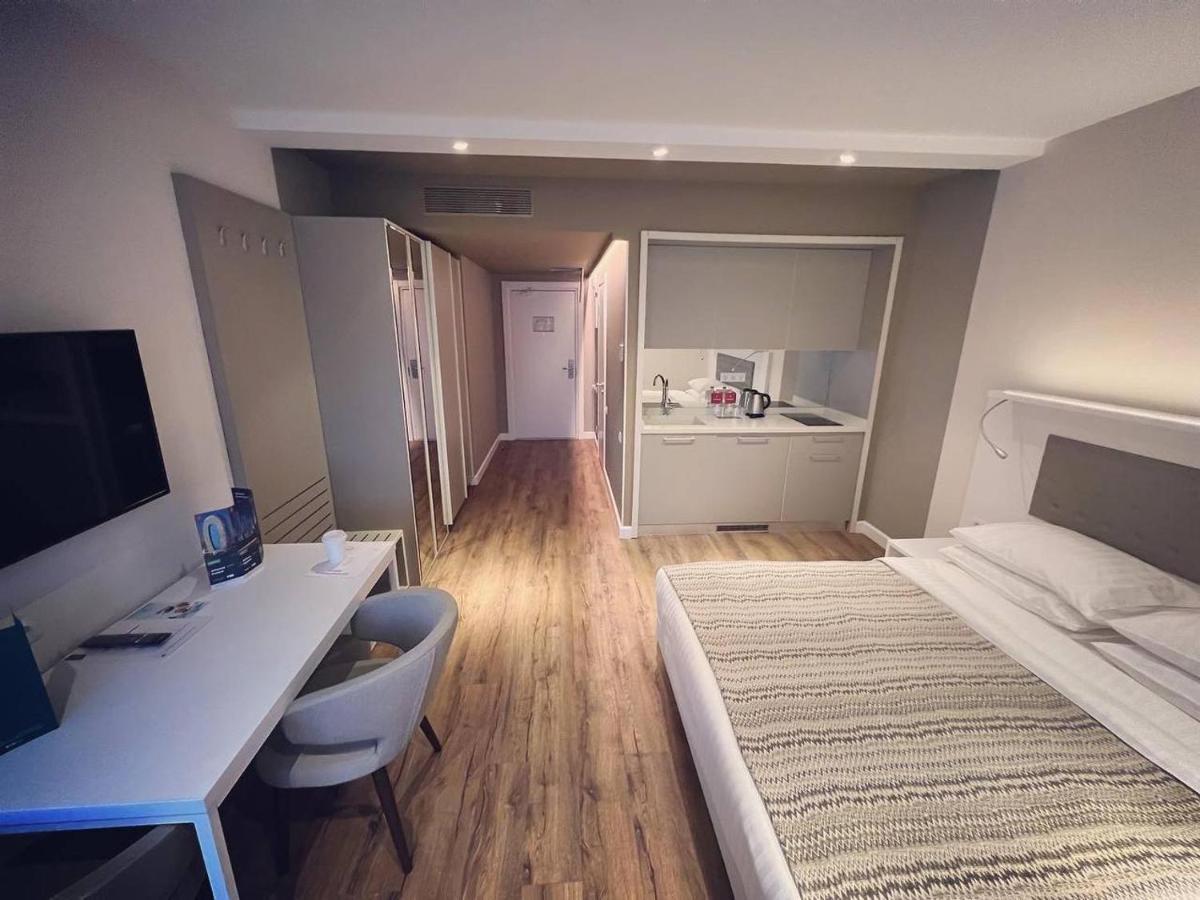 Gq Apartments On First Line Batumi Esterno foto